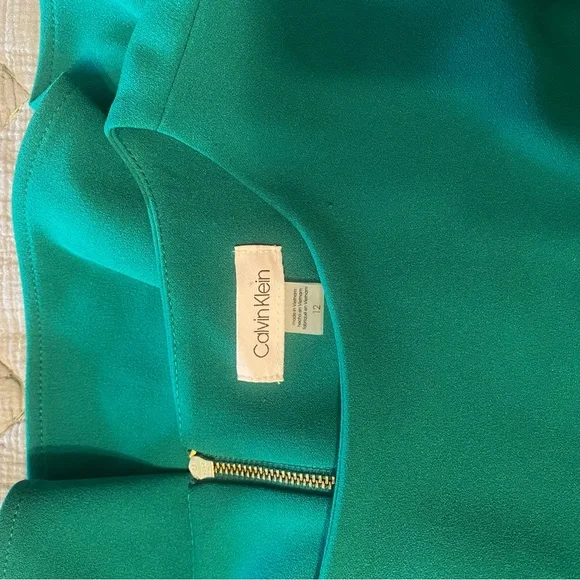 Calvin Klein Green Sheath Dress with Flutter Sleeves - Picture 2 of 4